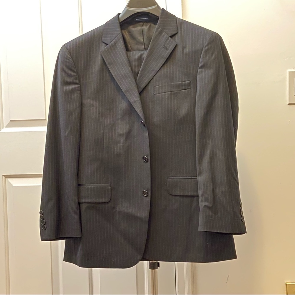 Men’s Stripe Charcoal Suit 42S New